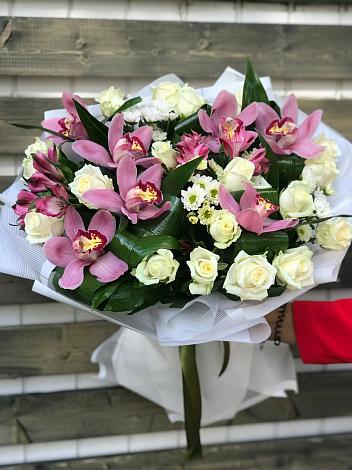 Букет цветов из: Розы и Хризантемы в Демянске