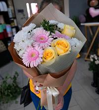 Букет цветов из:  Герберы, Розы и Хризантемы в Демянске