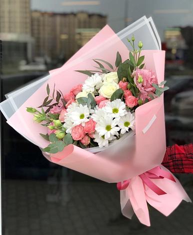 Букет цветов из: Розы, Лизиантусы и Хризантемы в Демянске